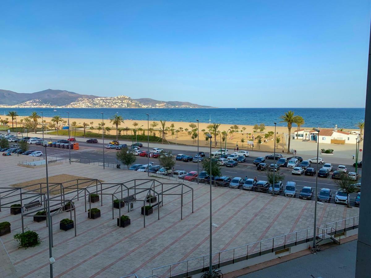 Apartamento En Primera Linea De Mar Apartment Empuriabrava Luaran gambar